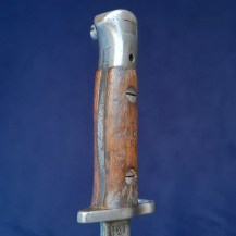 British Lee Enfield 1907 Pattern Bayonet with Unusual Reverse-Seam Scabbard, Dated 1915 by Sanderson 7